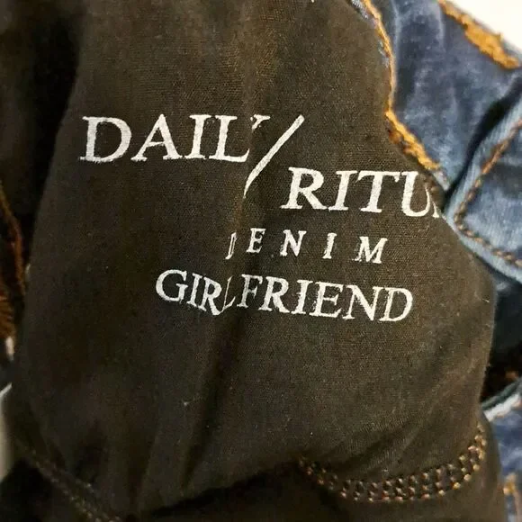 Daily Ritual Girlfriend Demin - Picture 5 of 6